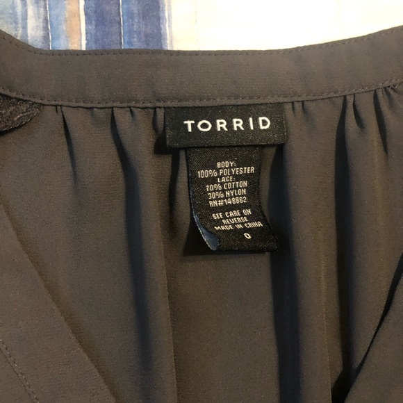 Torrid grey tank with lace cap sleeves - Picture 3 of 3